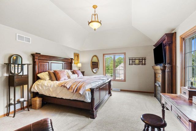 S91W31504 Grace TRAIL, Mukwonago, WI 53149