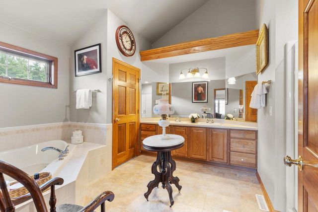 S91W31504 Grace TRAIL, Mukwonago, WI 53149