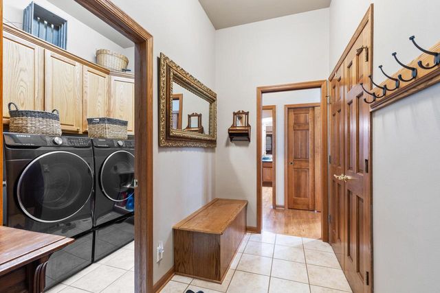 S91W31504 Grace TRAIL, Mukwonago, WI 53149