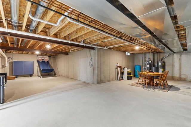 S91W31504 Grace TRAIL, Mukwonago, WI 53149