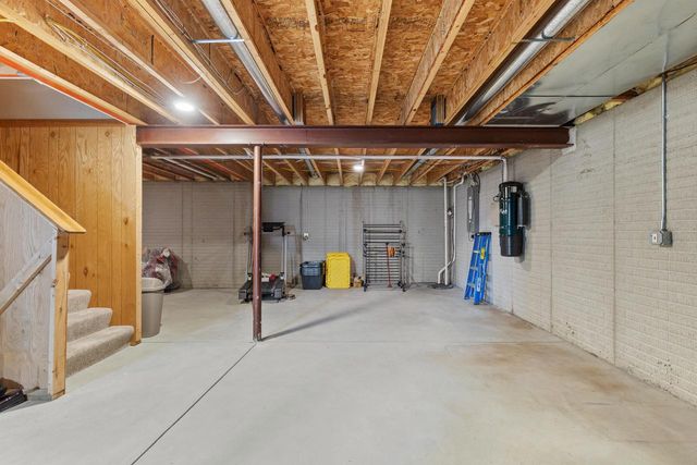 S91W31504 Grace TRAIL, Mukwonago, WI 53149