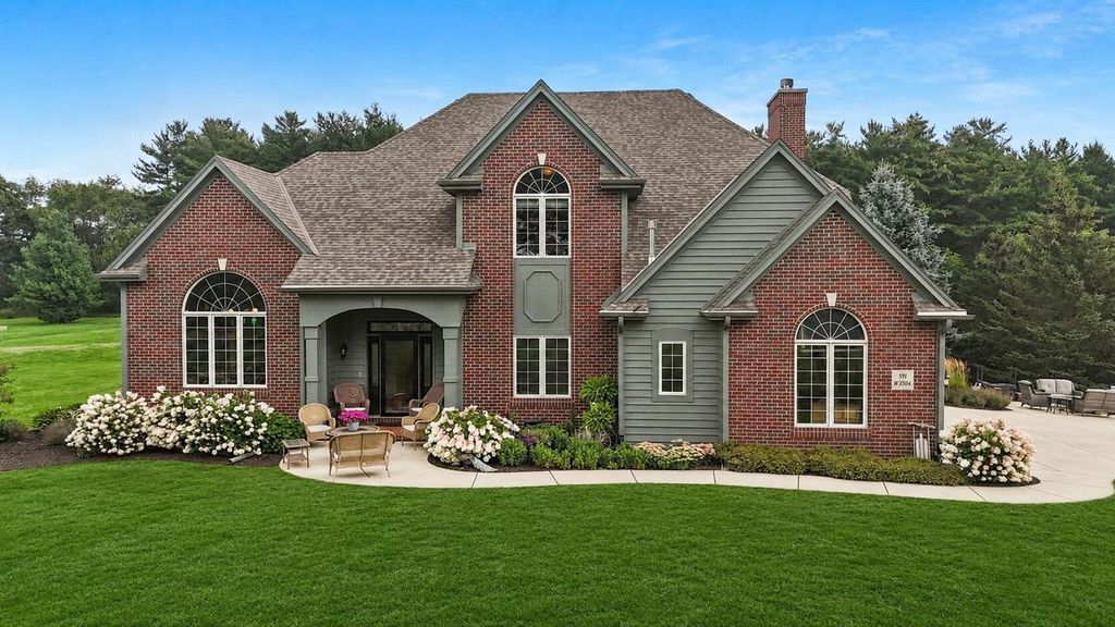 S91W31504 Grace TRAIL, Mukwonago, WI 53149