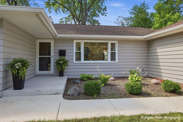 634 Deerpath Road, Dundee, IL 60118