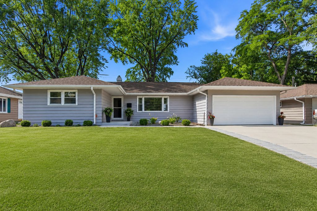 634 Deerpath Road, Dundee, IL 60118