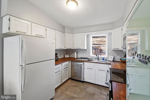 180 CREST LN, Front Royal, VA 22630