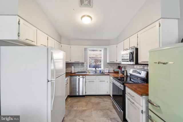 180 CREST LN, Front Royal, VA 22630