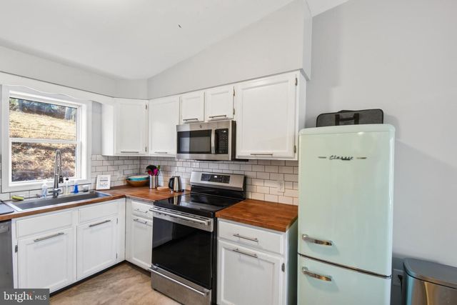 180 CREST LN, Front Royal, VA 22630