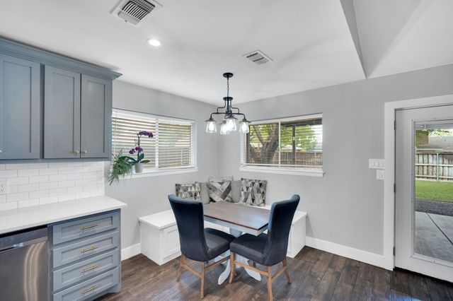 106 Hillcrest Drive, Midlothian, TX 76065