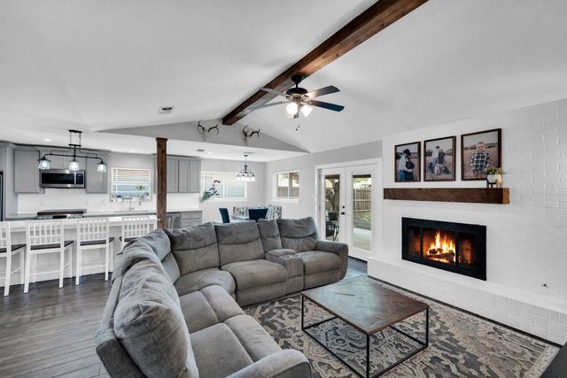 106 Hillcrest Drive, Midlothian, TX 76065