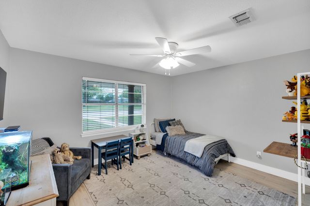 106 Hillcrest Drive, Midlothian, TX 76065