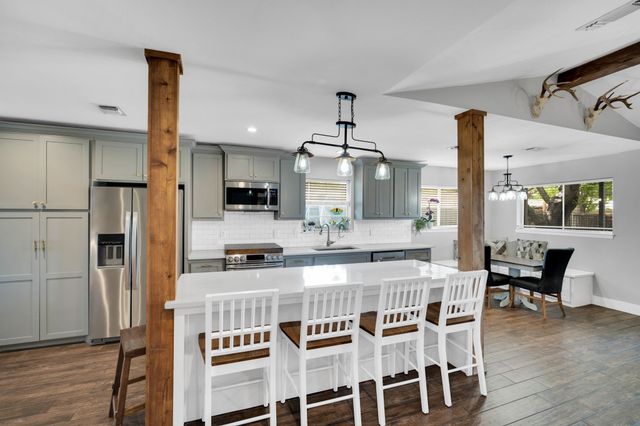 106 Hillcrest Drive, Midlothian, TX 76065