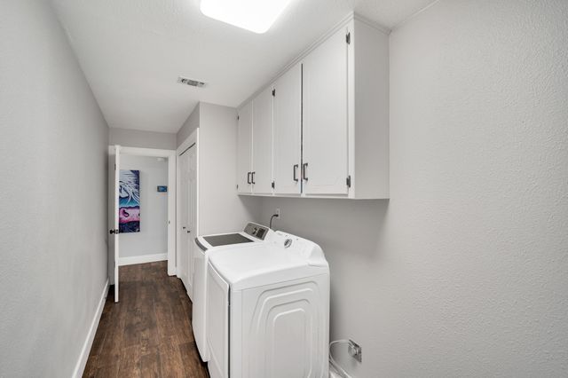 106 Hillcrest Drive, Midlothian, TX 76065