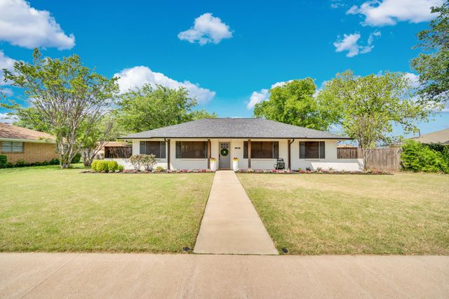 106 Hillcrest Drive, Midlothian, TX 76065