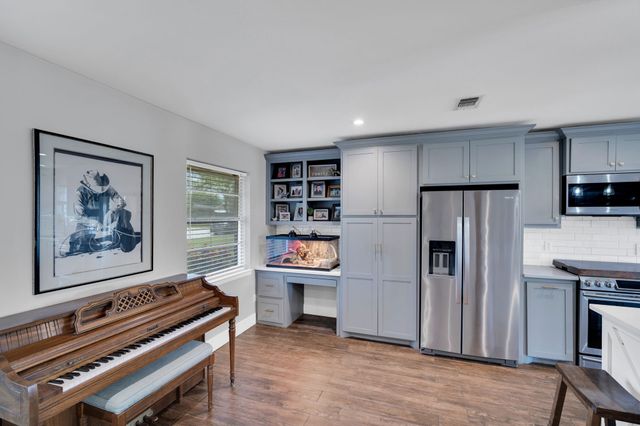 106 Hillcrest Drive, Midlothian, TX 76065