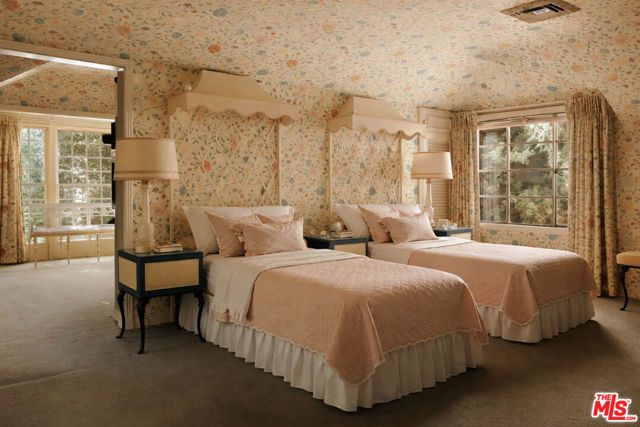 10934 Bellagio Road, Los Angeles, CA 90077