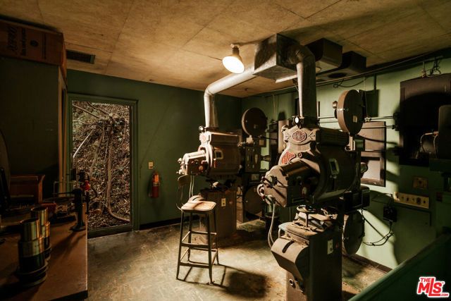 10934 Bellagio Road, Los Angeles, CA 90077