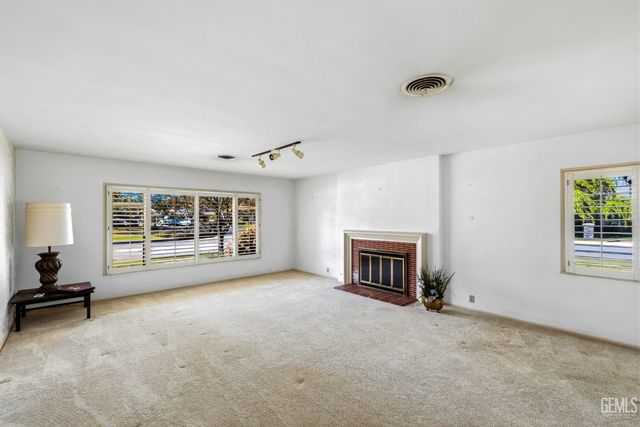 2444 Pine Street, Bakersfield, CA 93301