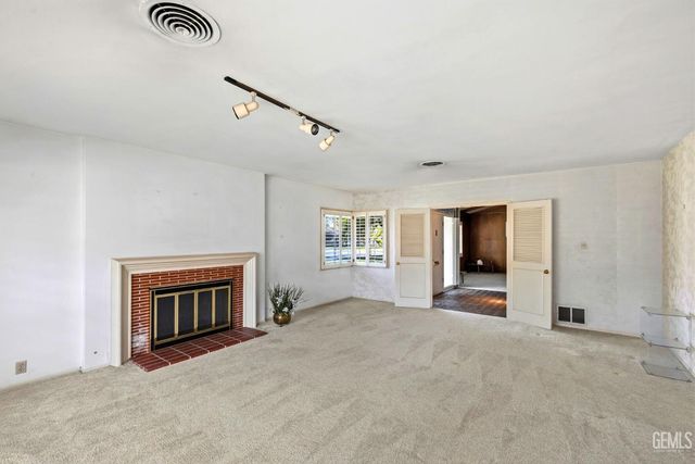 2444 Pine Street, Bakersfield, CA 93301