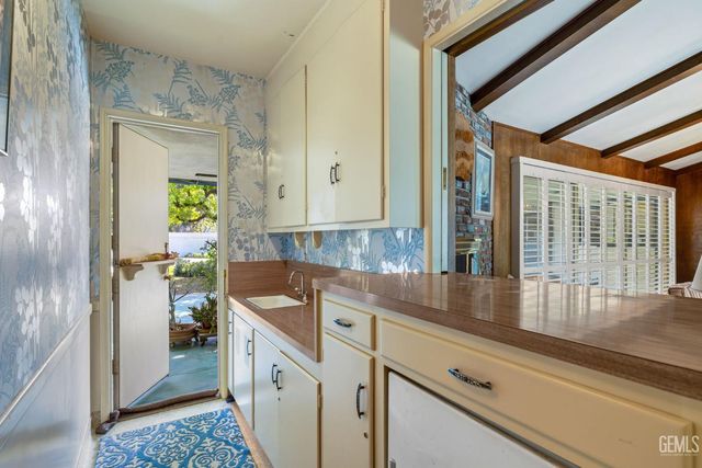 2444 Pine Street, Bakersfield, CA 93301