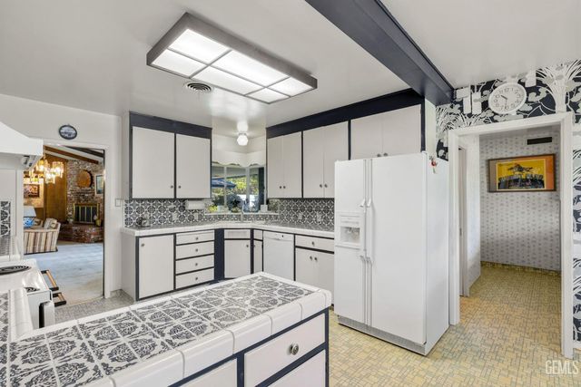 2444 Pine Street, Bakersfield, CA 93301