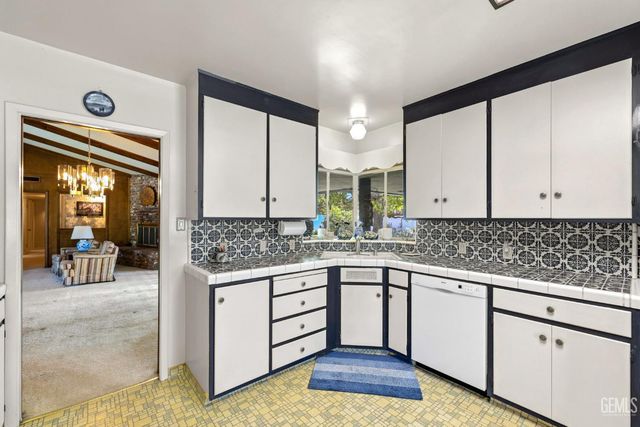 2444 Pine Street, Bakersfield, CA 93301