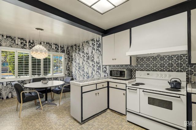 2444 Pine Street, Bakersfield, CA 93301