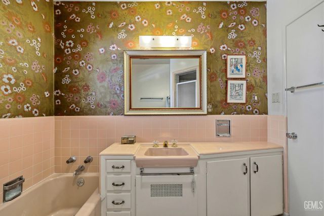 2444 Pine Street, Bakersfield, CA 93301