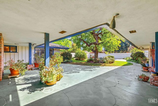 2444 Pine Street, Bakersfield, CA 93301