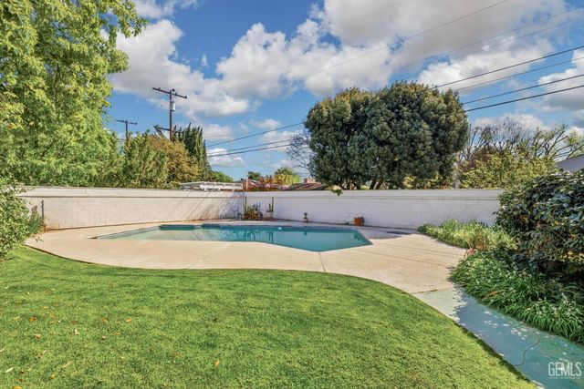 2444 Pine Street, Bakersfield, CA 93301