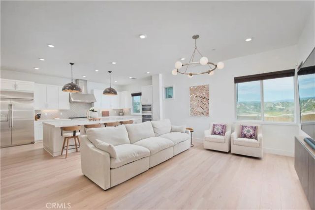 27533 Golden Currant Place, Valencia, CA 91381