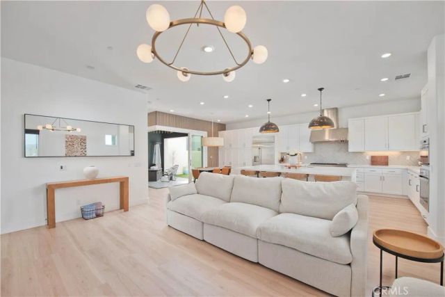 27533 Golden Currant Place, Valencia, CA 91381