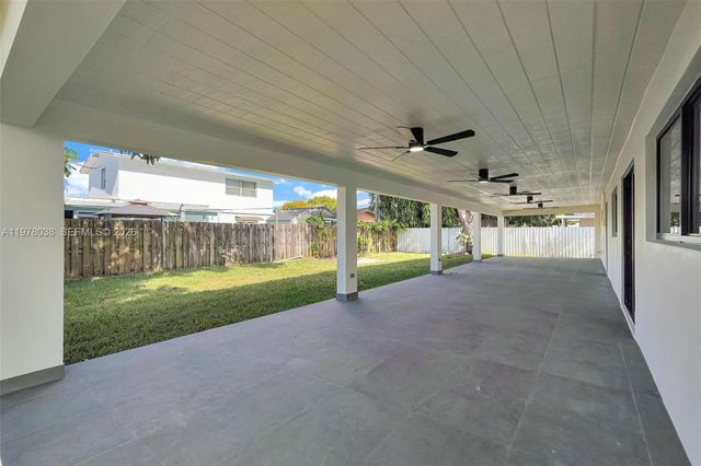 695 W 73 Pl, Hialeah, FL 33014