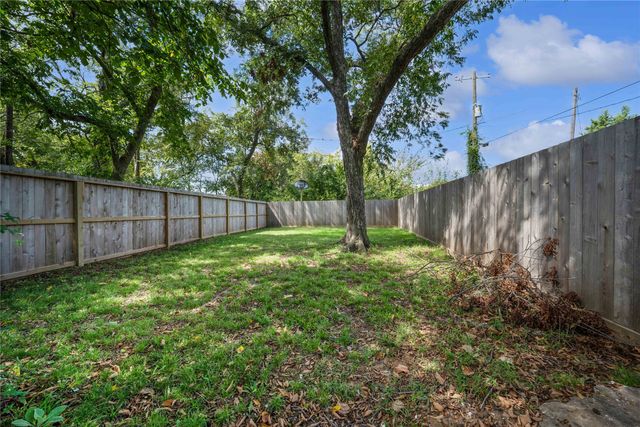 1011 S Armstrong Avenue, Denison, TX 75020