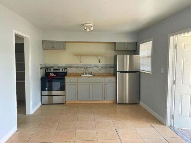 243 SE 24th Avenue A, Boynton Beach, FL 33435
