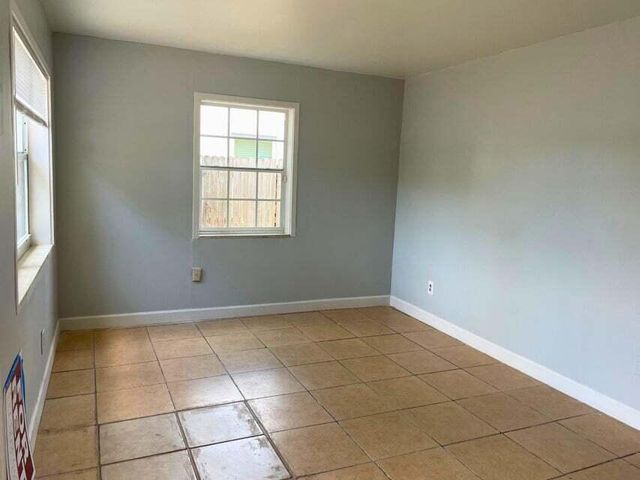 243 SE 24th Avenue A, Boynton Beach, FL 33435