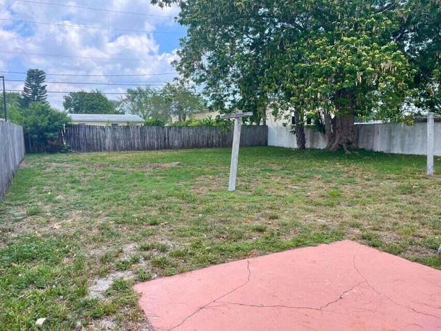 243 SE 24th Avenue A, Boynton Beach, FL 33435