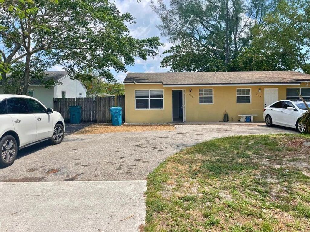 243 SE 24th Avenue A, Boynton Beach, FL 33435