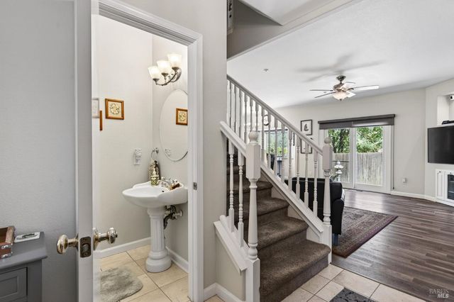 586 Hillside Dr, Cloverdale, CA 95425