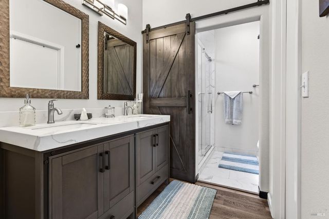 586 Hillside Dr, Cloverdale, CA 95425