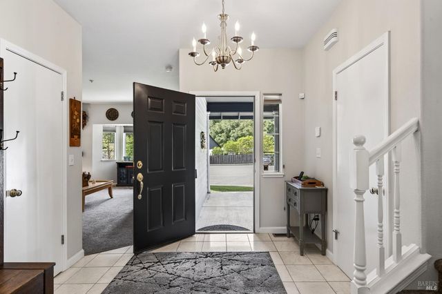 586 Hillside Dr, Cloverdale, CA 95425