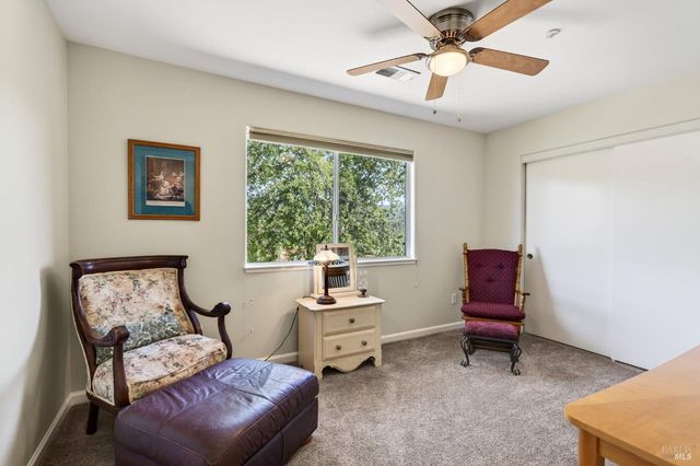 586 Hillside Dr, Cloverdale, CA 95425