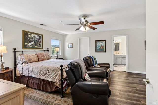 586 Hillside Dr, Cloverdale, CA 95425