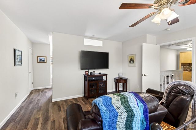 586 Hillside Dr, Cloverdale, CA 95425