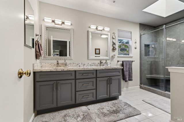 586 Hillside Dr, Cloverdale, CA 95425