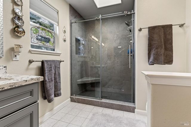 586 Hillside Dr, Cloverdale, CA 95425