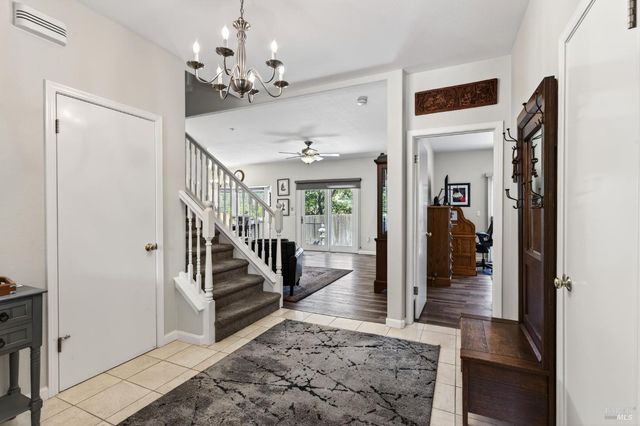 586 Hillside Dr, Cloverdale, CA 95425