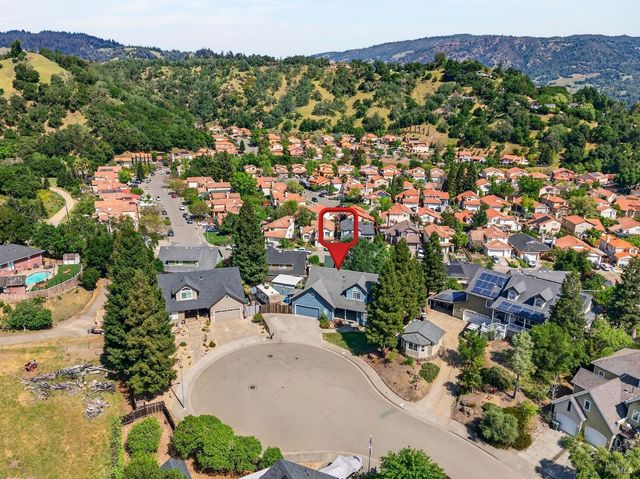 586 Hillside Dr, Cloverdale, CA 95425