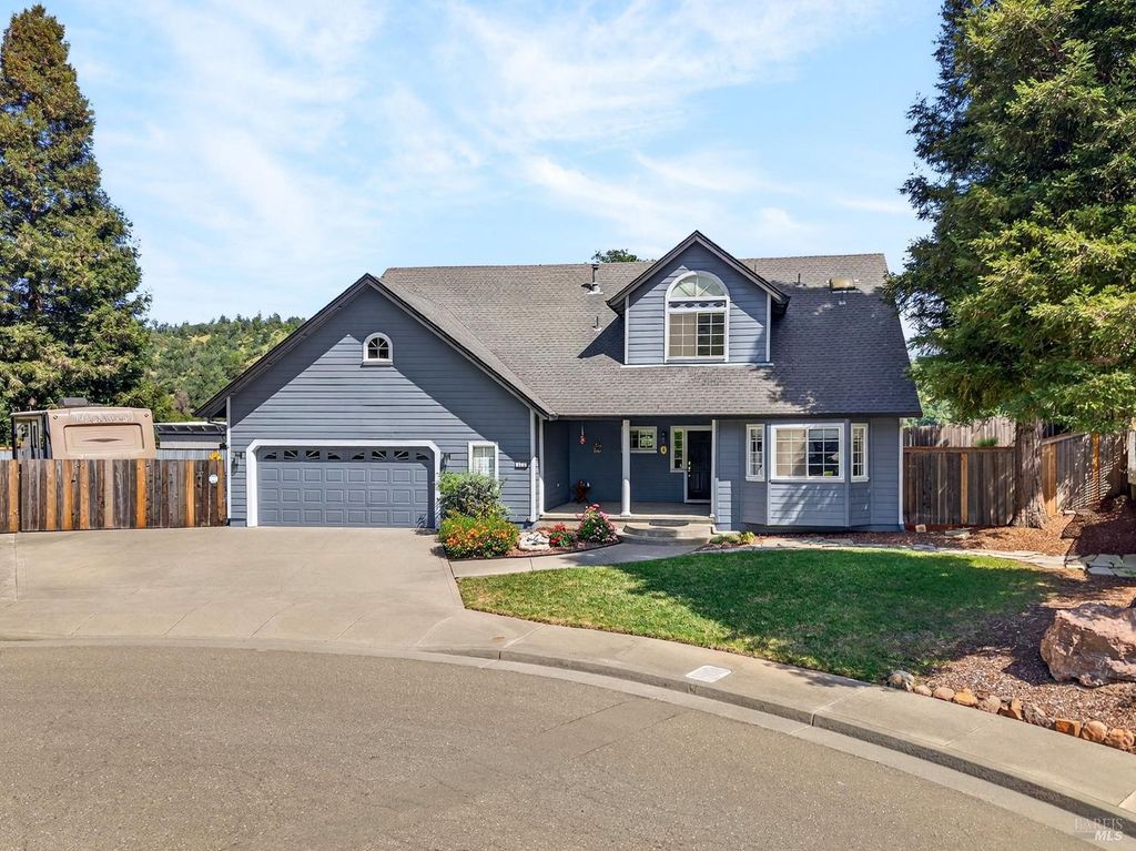 586 Hillside Dr, Cloverdale, CA 95425