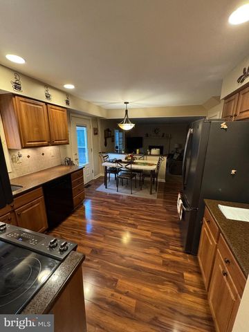 804 CANAL ST, Blackwood, NJ 08012