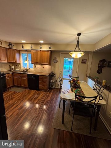 804 CANAL ST, Blackwood, NJ 08012